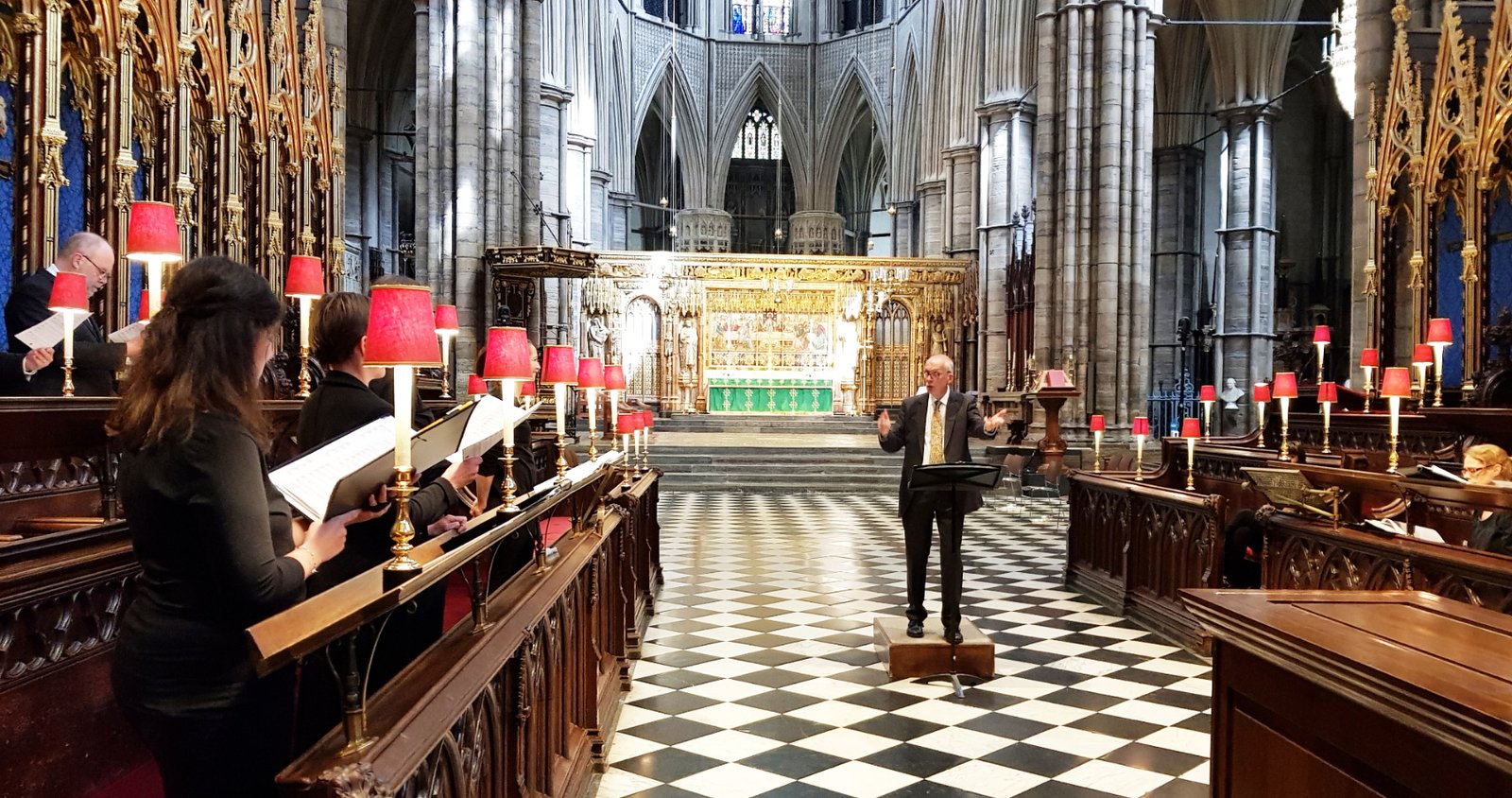 Nicholas Houghton conducting the Lewes Singers at Westminster Abbey
